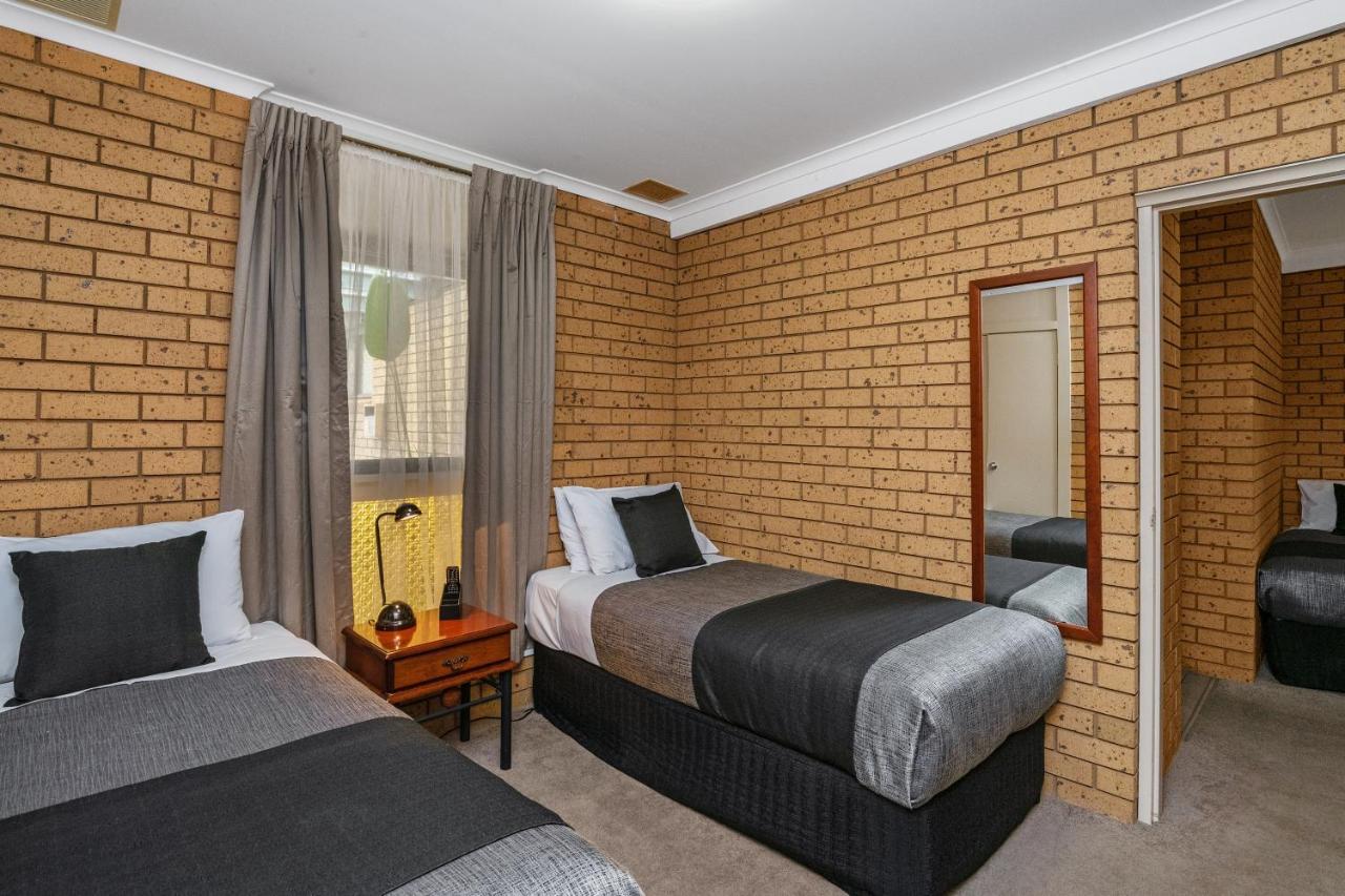 بينالا Avondel Motor Inn المظهر الخارجي الصورة