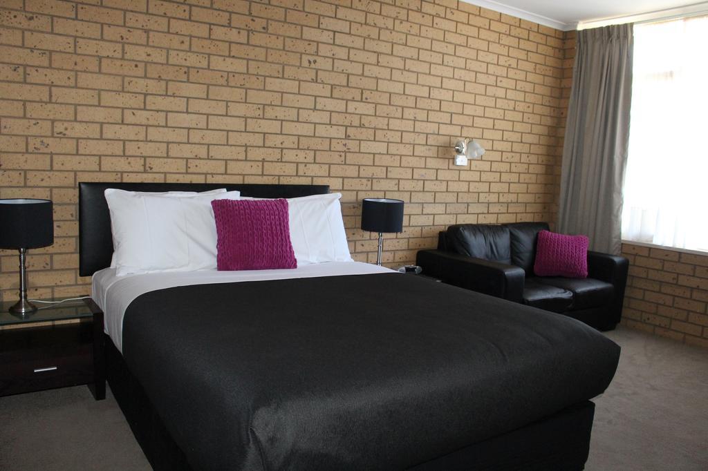 بينالا Avondel Motor Inn المظهر الخارجي الصورة